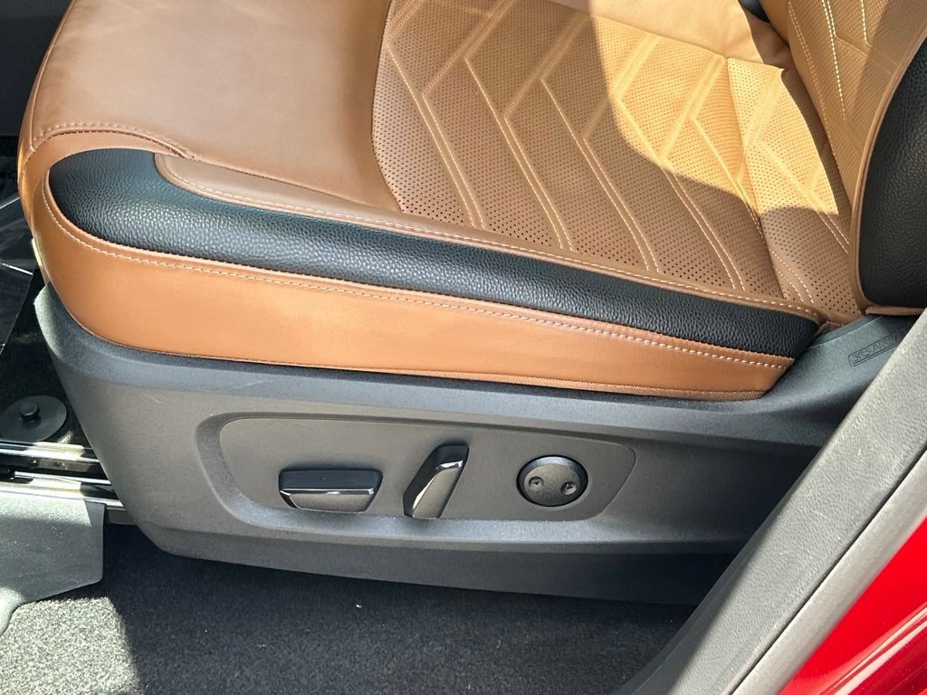 Certified 2025 Nissan Pathfinder Platinum w/ Cargo Package FWD image 18