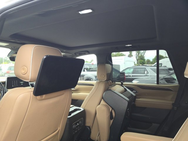 Used 2023 Chevrolet Tahoe Premier w/ Advanced Technology Package RWD image 8