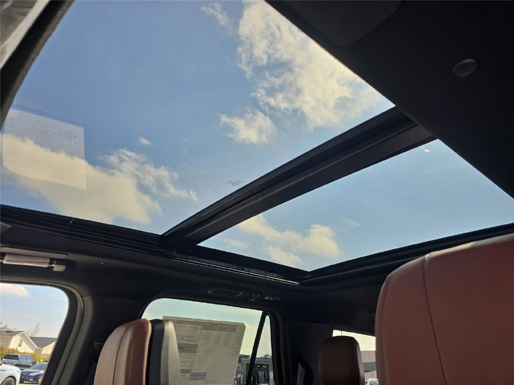 New 2026 Lincoln Navigator Reserve AWD/4WD image 26