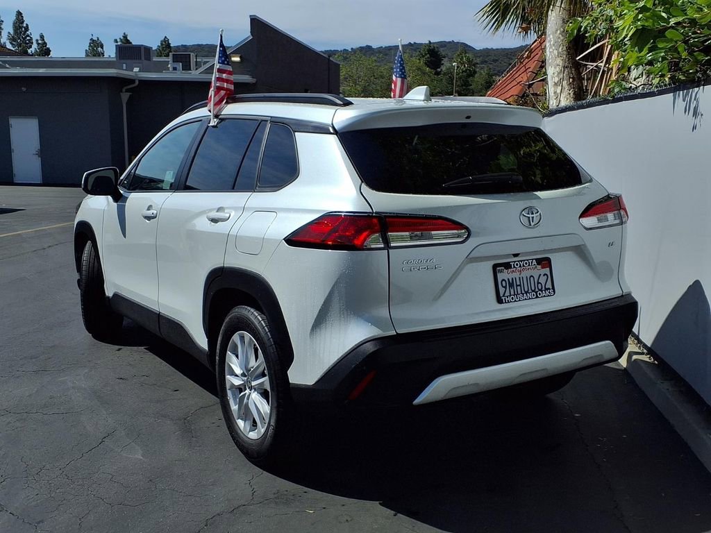 Certified 2024 Toyota Corolla Cross LE w/ Moonroof Package FWD image 6