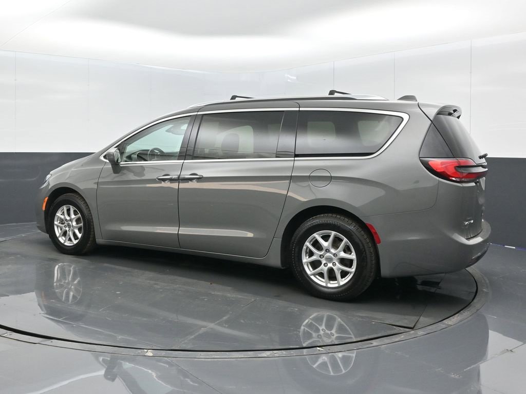 Used 2021 Chrysler Pacifica Touring-L image 16