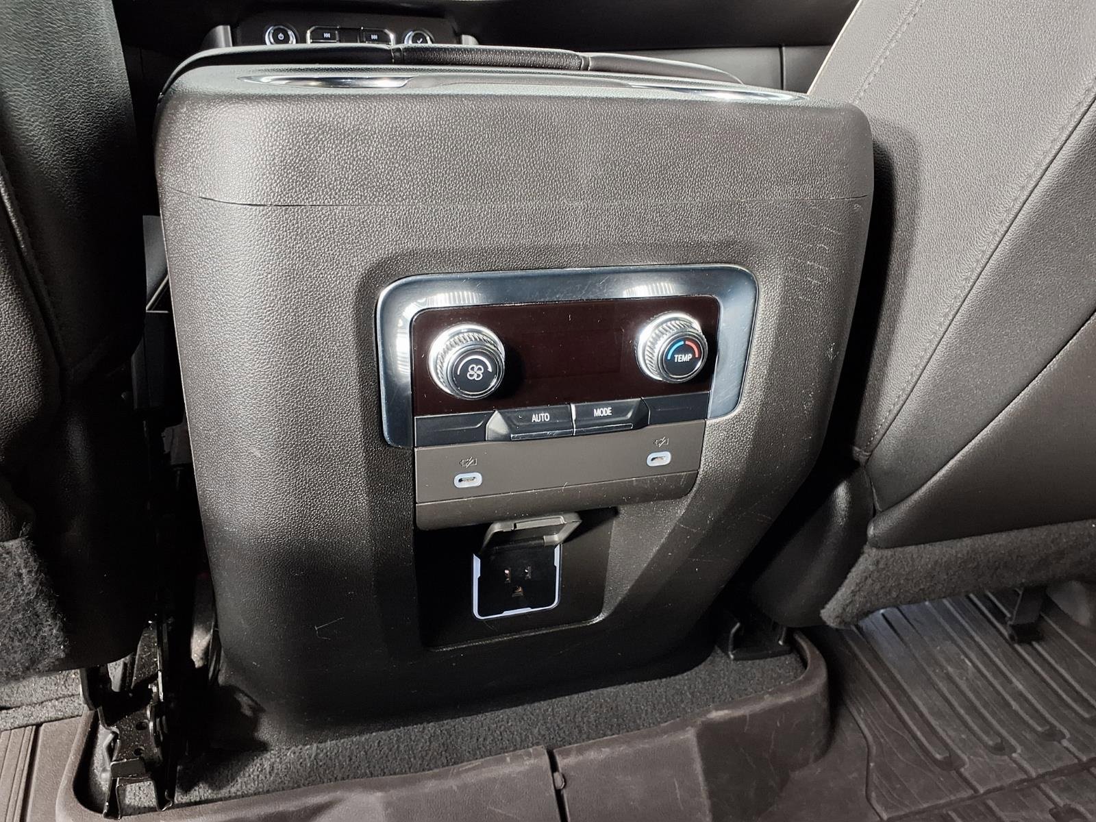 Used 2023 GMC Yukon XL SLT image 13