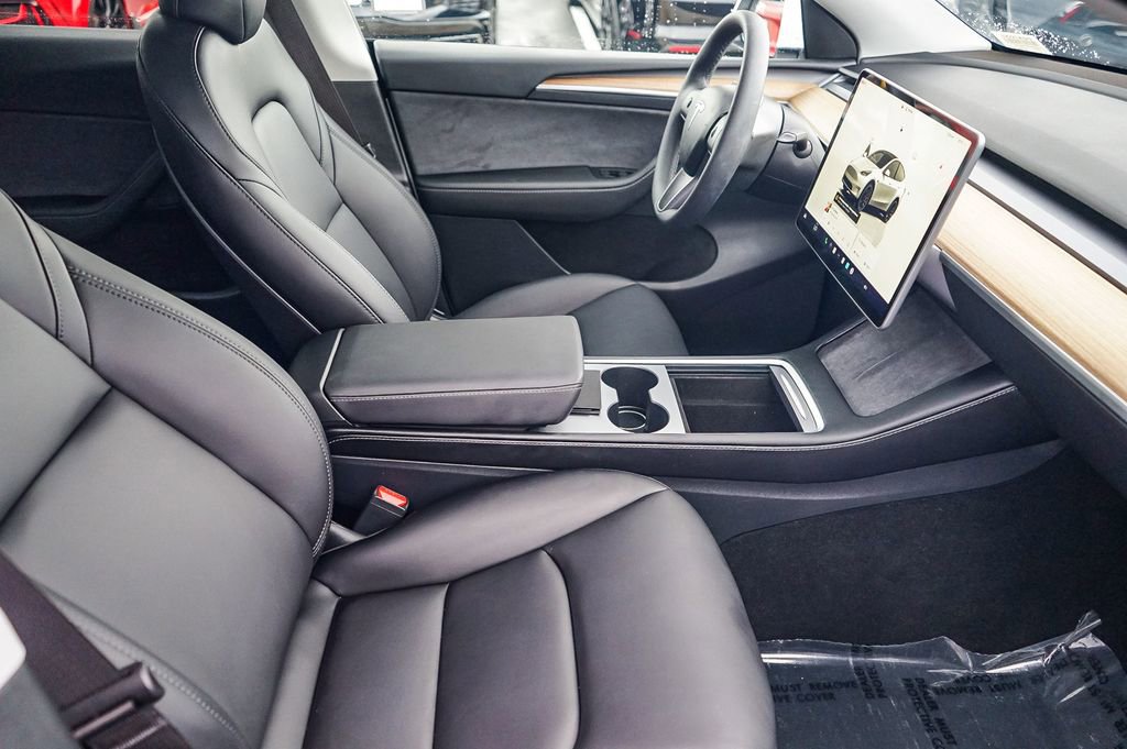 Used 2024 Tesla Model Y Performance image 17