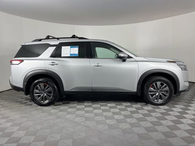 Used 2023 Nissan Pathfinder SV image 12