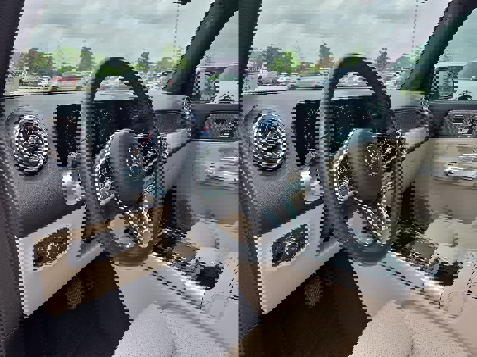 Used 2022 Mercedes-Benz GLB 250 image 2