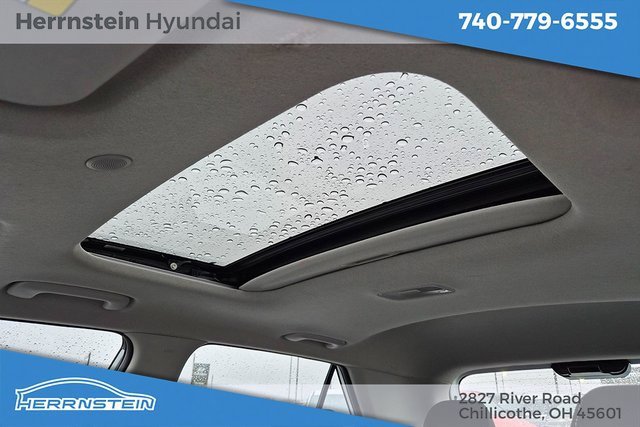 Used 2023 Hyundai Venue SEL image 21