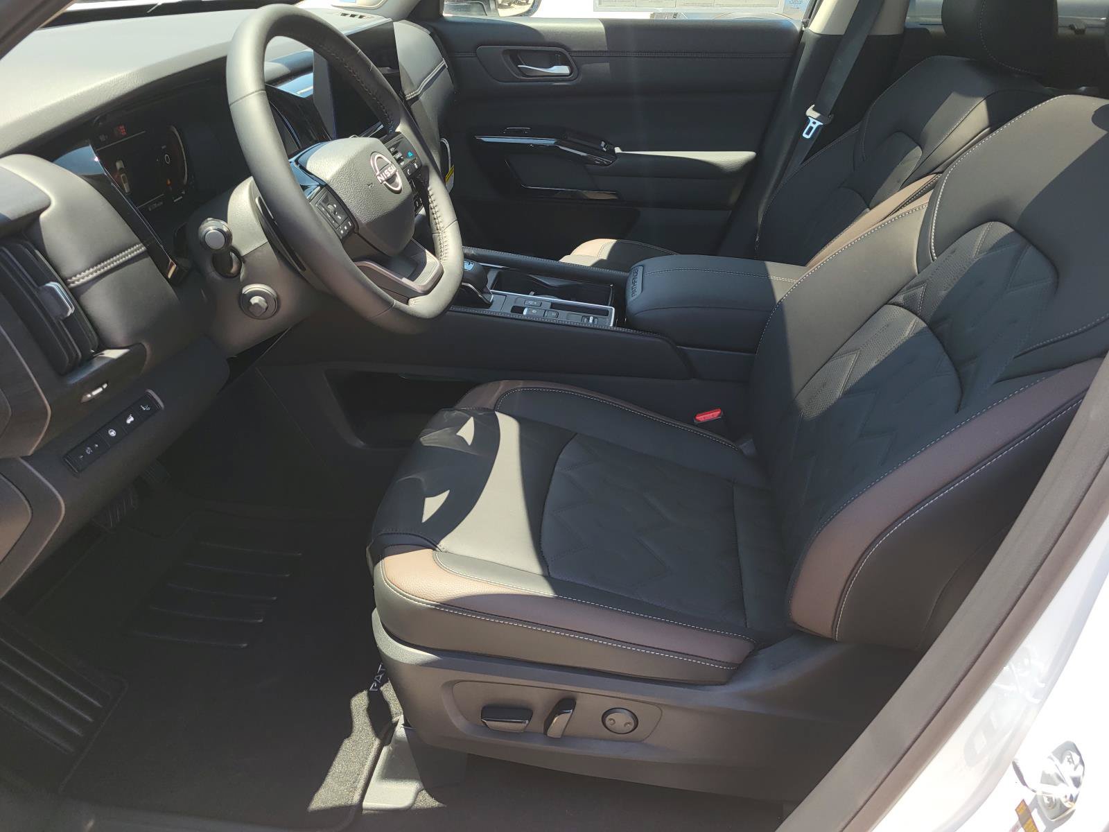 New 2026 Nissan Pathfinder Platinum w/ Cargo Package FWD image 20