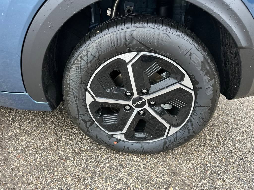 New 2025 Kia Niro EX image 30