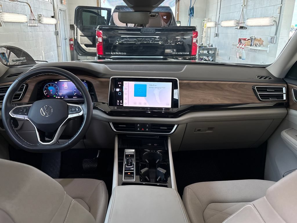 Used 2025 Volkswagen Atlas SE FWD image 19