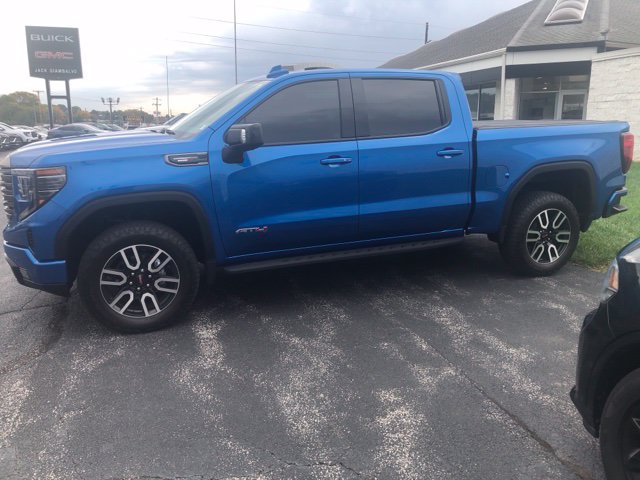 Used 2023 GMC Sierra 1500 AT4 w/ AT4 Premium Package AWD/4WD image 4