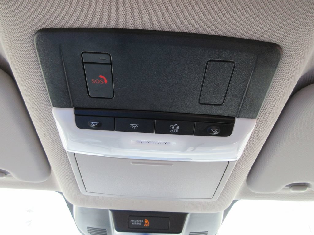 Used 2025 Nissan Rogue SV FWD image 29