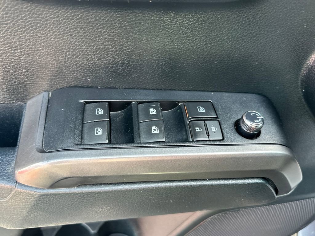 Used 2016 Toyota Tacoma TRD Sport w/ Towing Package AWD/4WD image 13