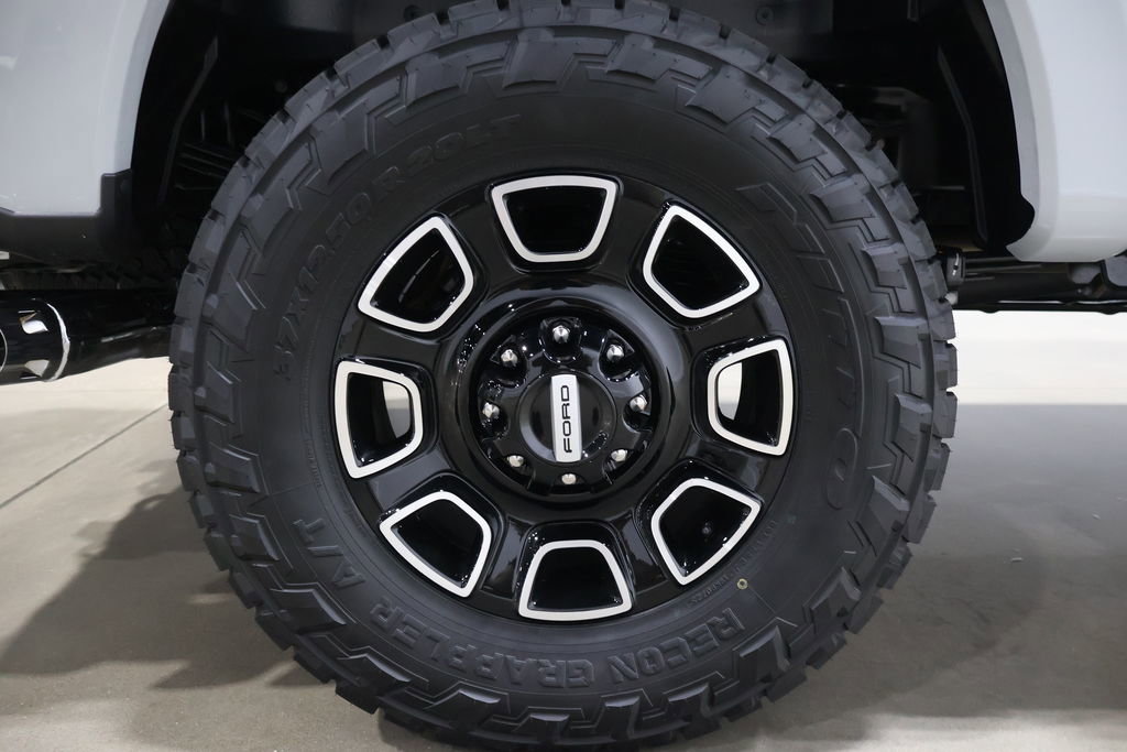 Used 2025 Ford F250 Platinum w/ Platinum Plus Package image 23