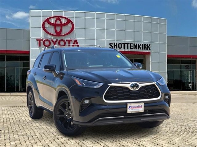 Used 2024 Toyota Highlander LE
