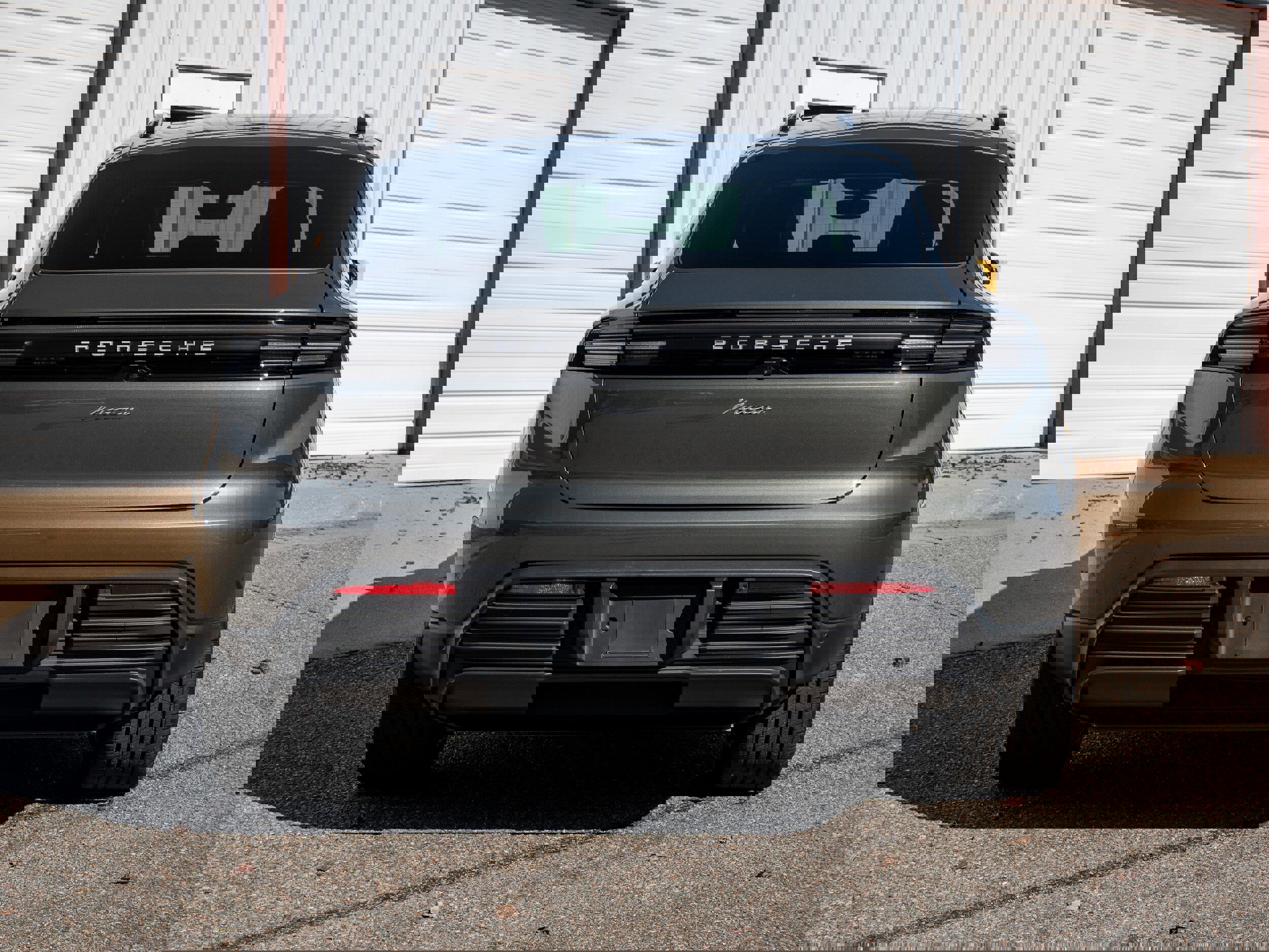 Certified 2025 Porsche Macan Electric image 5