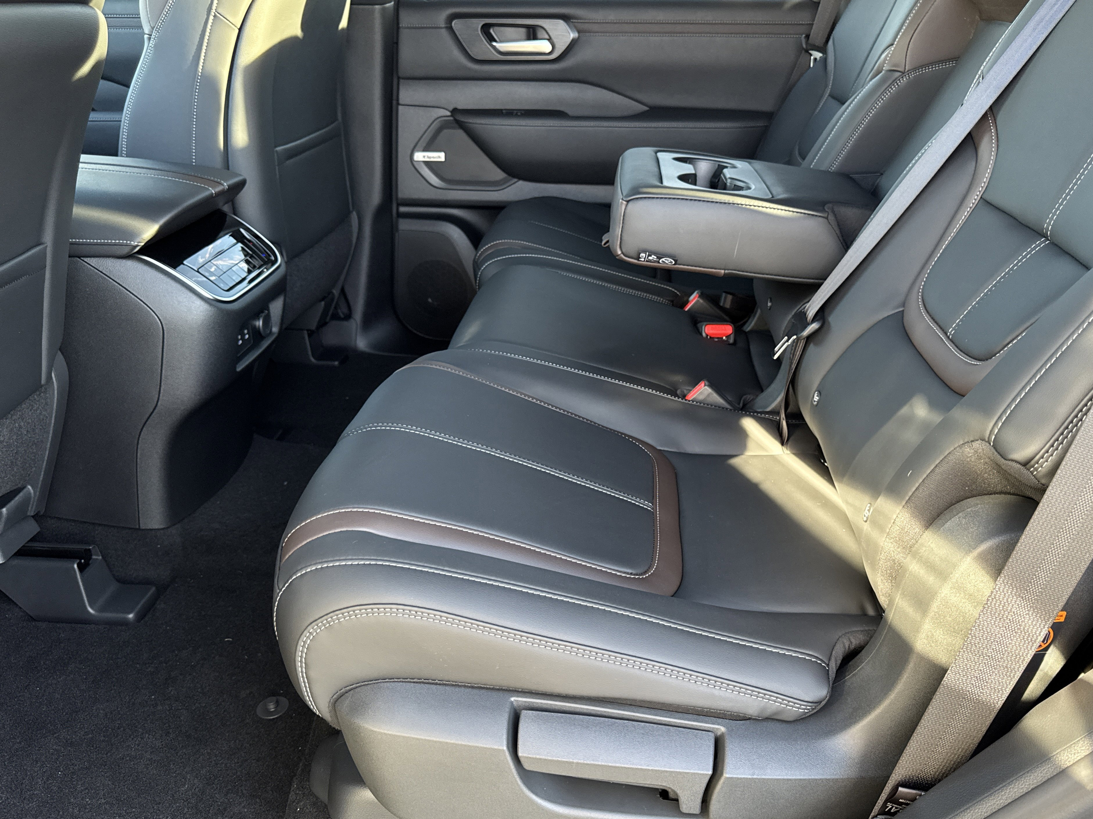 New 2026 Nissan Armada SL image 15