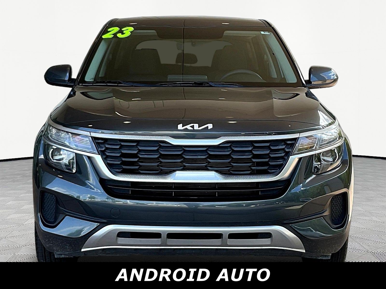 Used 2023 Kia Seltos LX AWD/4WD image 2