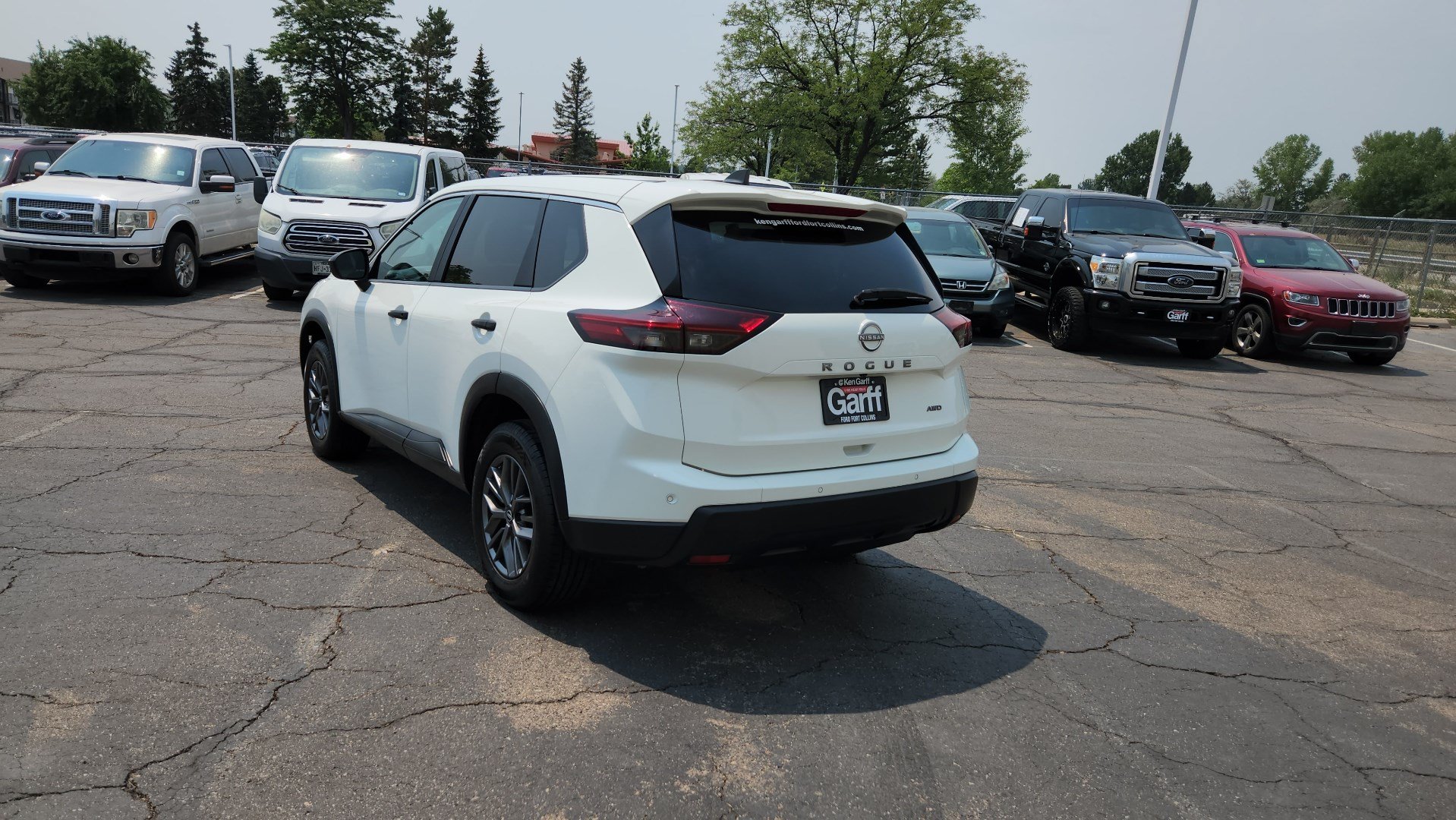 Used 2024 Nissan Rogue S AWD/4WD image 7