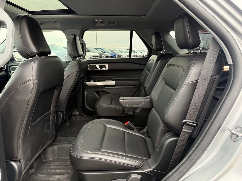 Used 2023 Ford Explorer XLT w/ Equipment Group 202A image 9