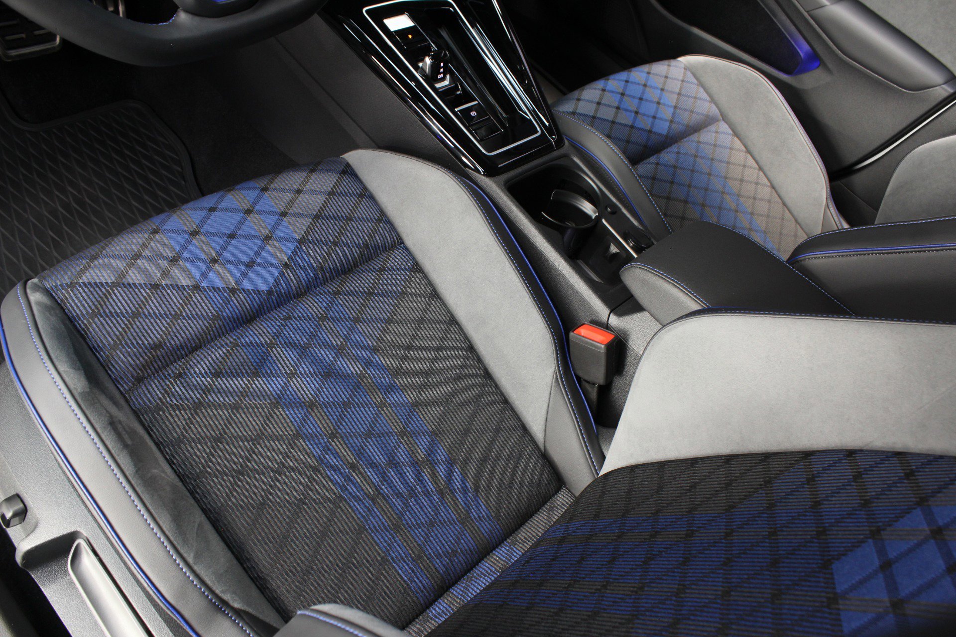 Used 2025 Volkswagen Golf R Black Edition w/ Euro Stye Package image 45