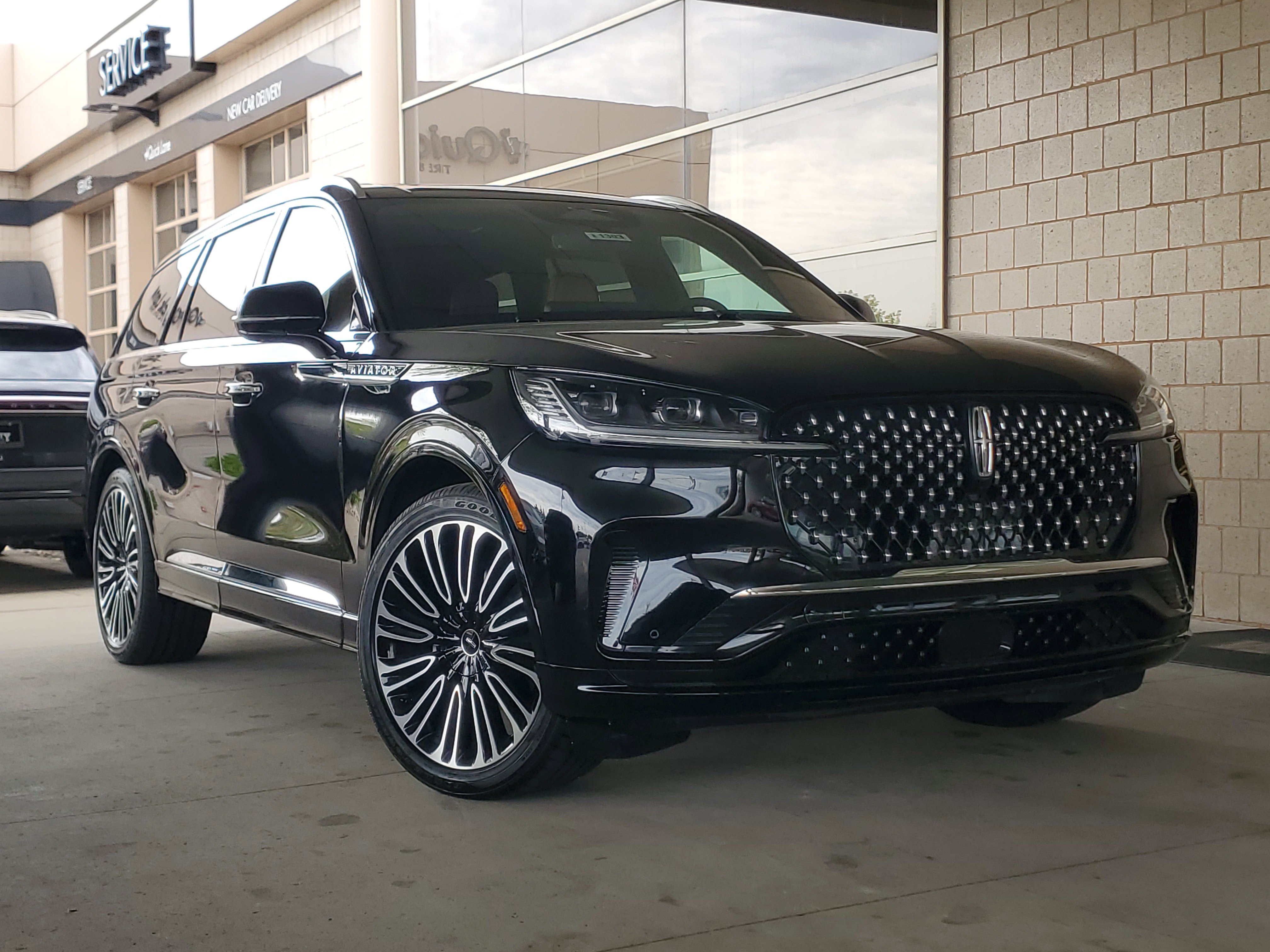 New 2026 Lincoln Aviator Black Label AWD/4WD image 1