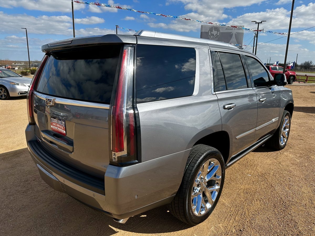 Used 2018 Cadillac Escalade Platinum AWD/4WD image 6