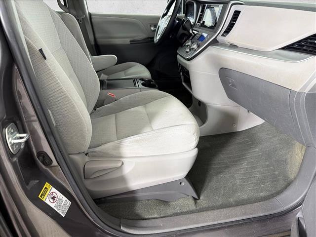 Used 2015 Toyota Sienna LE FWD image 13