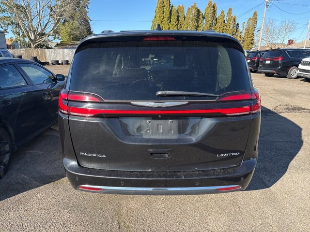 Used 2023 Chrysler Pacifica Limited image 4