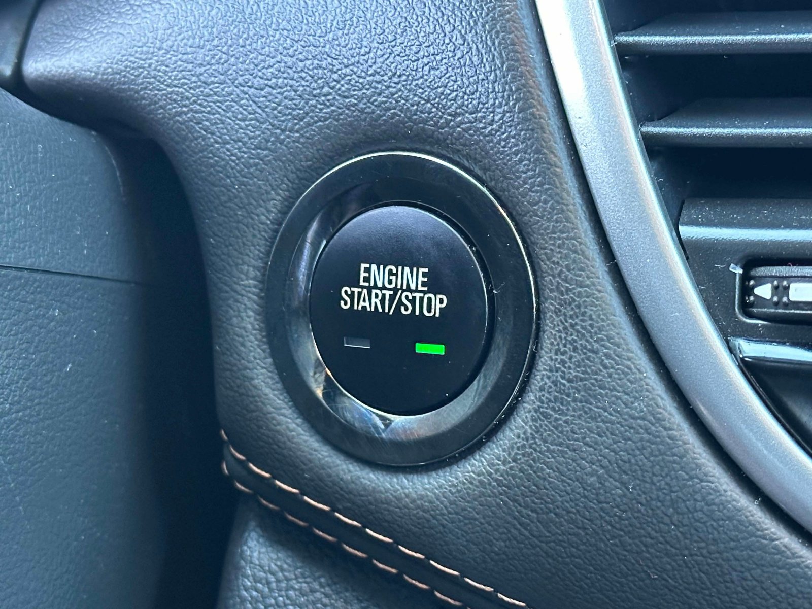 Used 2022 Chevrolet Trax LT w/ LT Convenience Package image 28