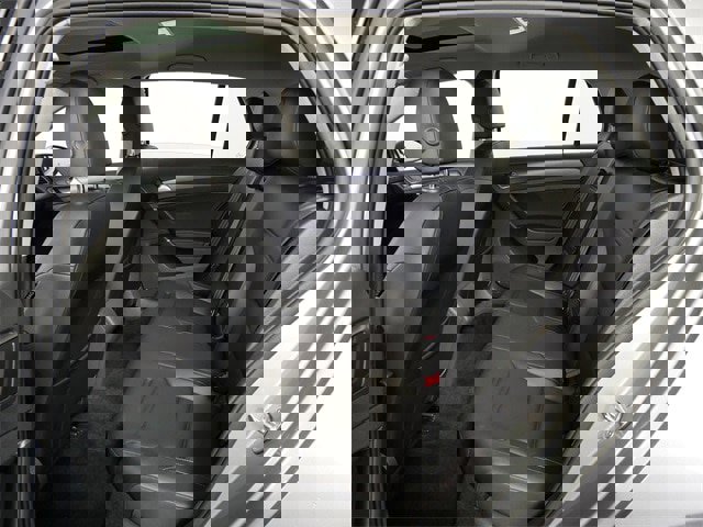 Used 2018 Volkswagen Golf SE image 14