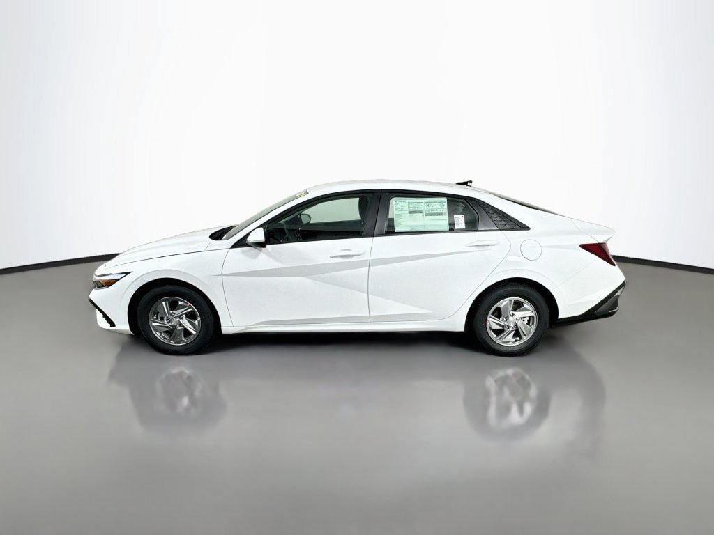 New 2026 Hyundai Elantra SE FWD image 5