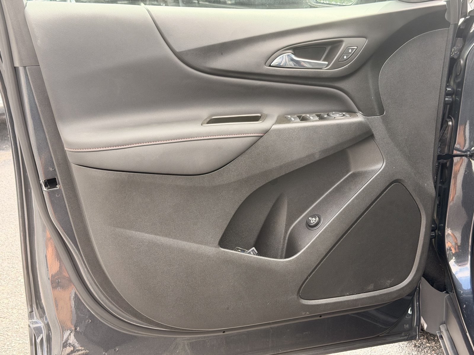 Used 2023 Chevrolet Equinox RS FWD image 16