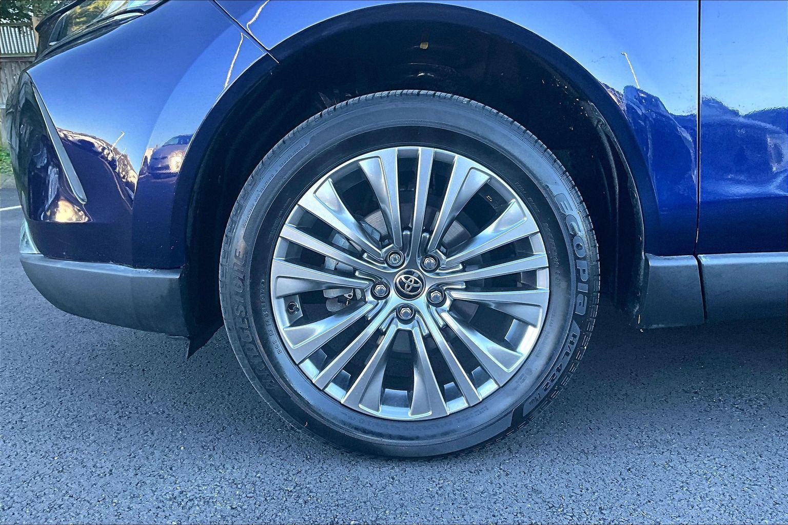 Used 2023 Toyota Venza Limited AWD/4WD image 9