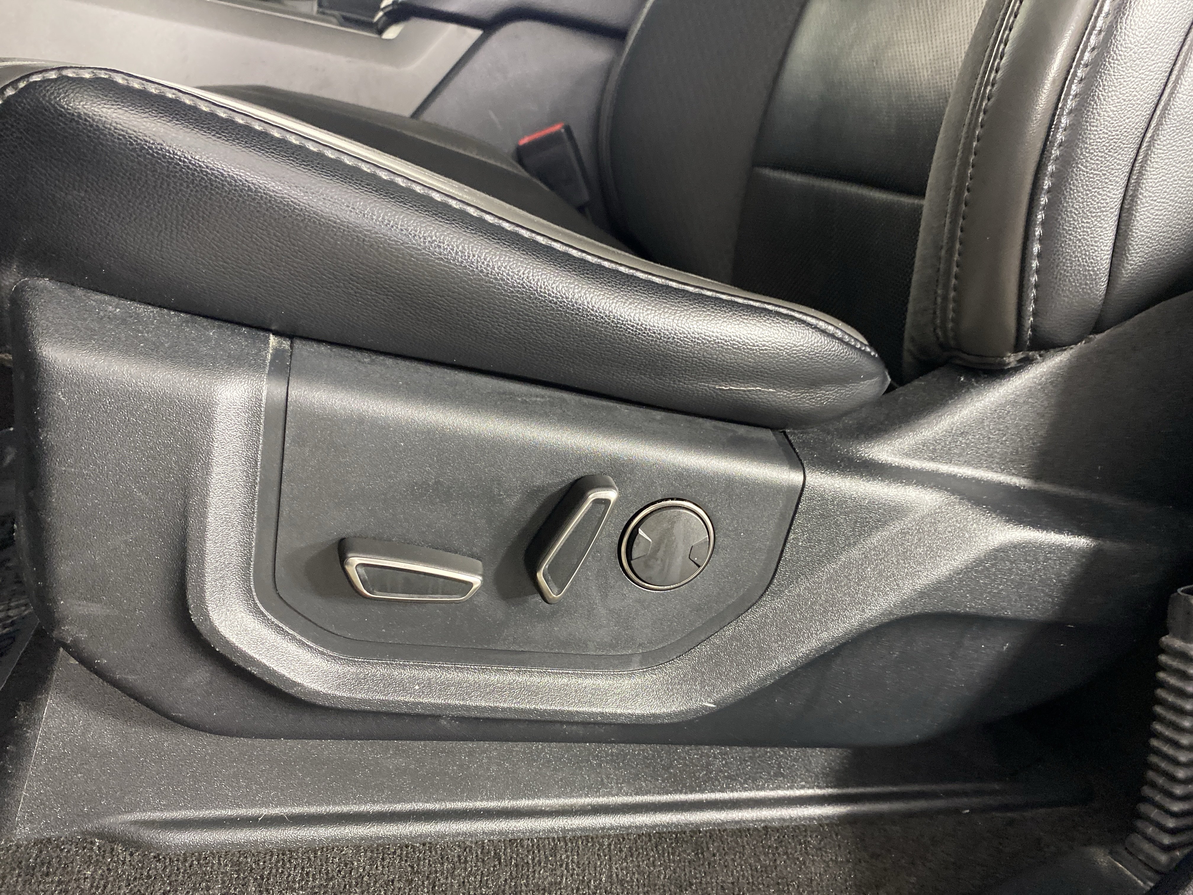 Used 2019 Ford F150 Raptor w/ Equipment Group 802A Luxury AWD/4WD image 18