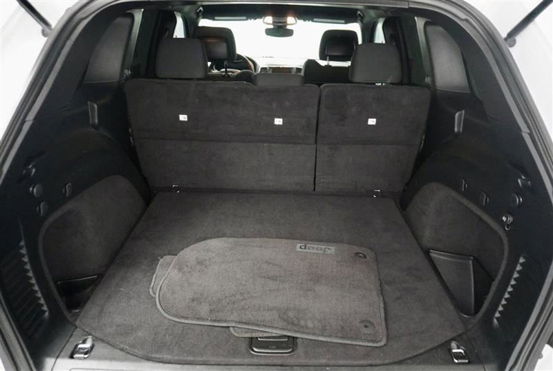 Used 2017 Jeep Grand Cherokee Laredo image 48