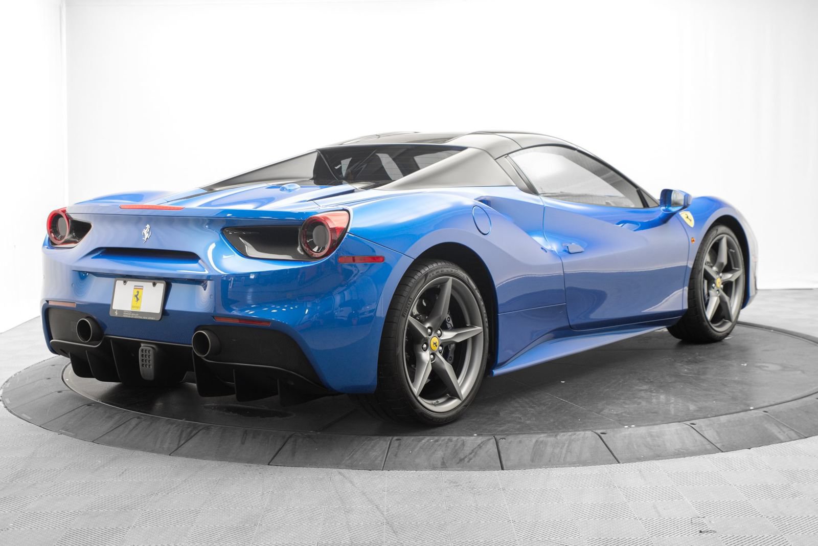 Used 2017 Ferrari 488 Spider RWD image 12