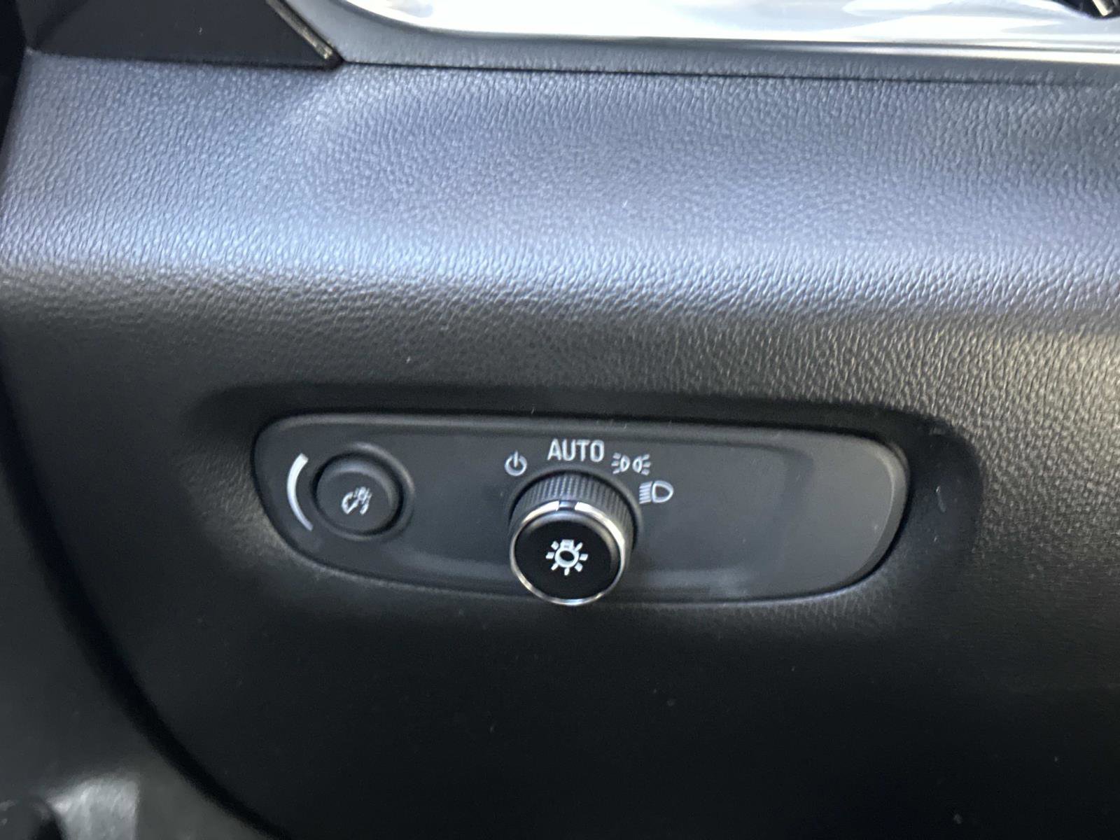 Used 2023 Chevrolet Traverse RS image 26