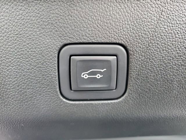 Used 2023 GMC Yukon XL AT4 w/ Technology Package image 33