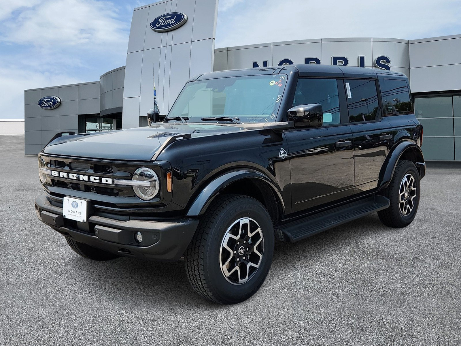 New 2026 Ford Bronco Outer Banks AWD/4WD image 2