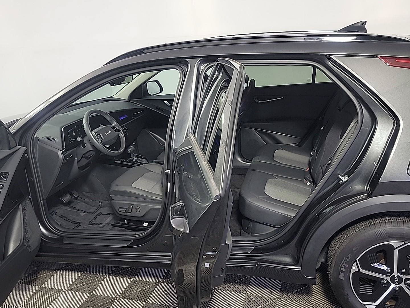 Certified 2023 Kia Niro EX FWD image 15