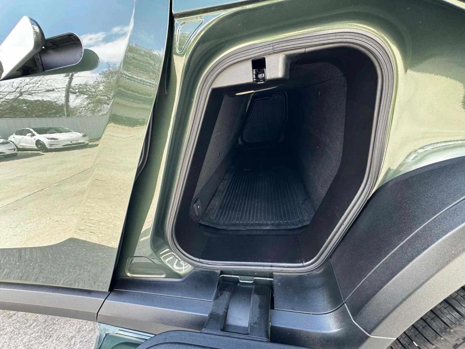 Used 2023 Rivian R1T Adventure image 27