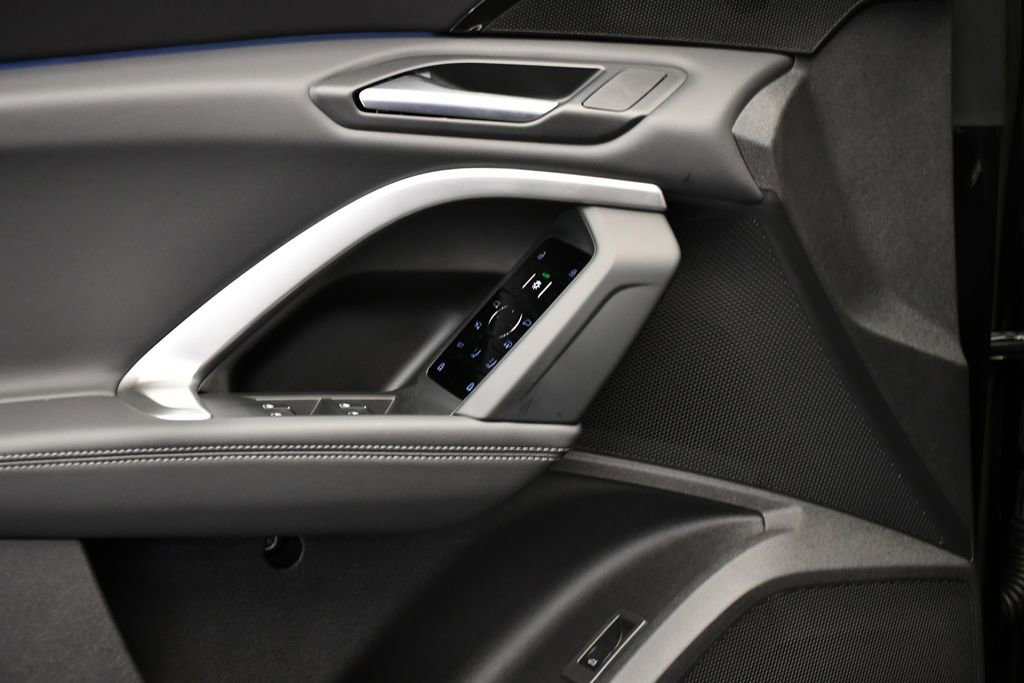 Used 2025 Audi Q5 Premium w/ Convenience Package image 32