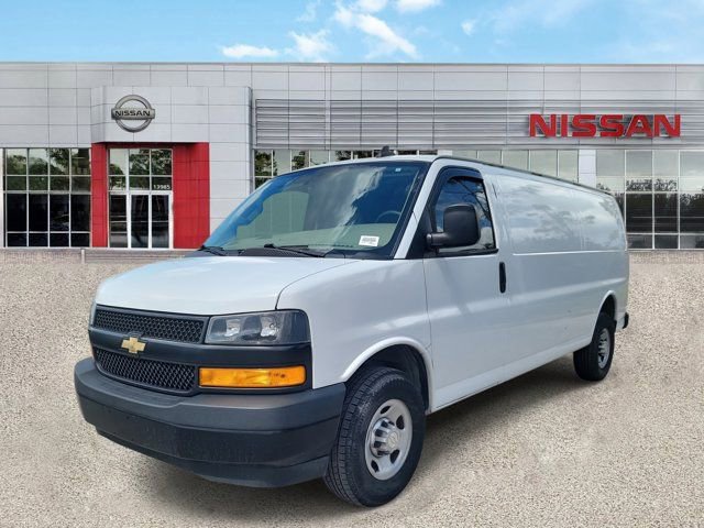 Used 2022 Chevrolet Express 3500 Extended w/ Driver Convenience Package image 9