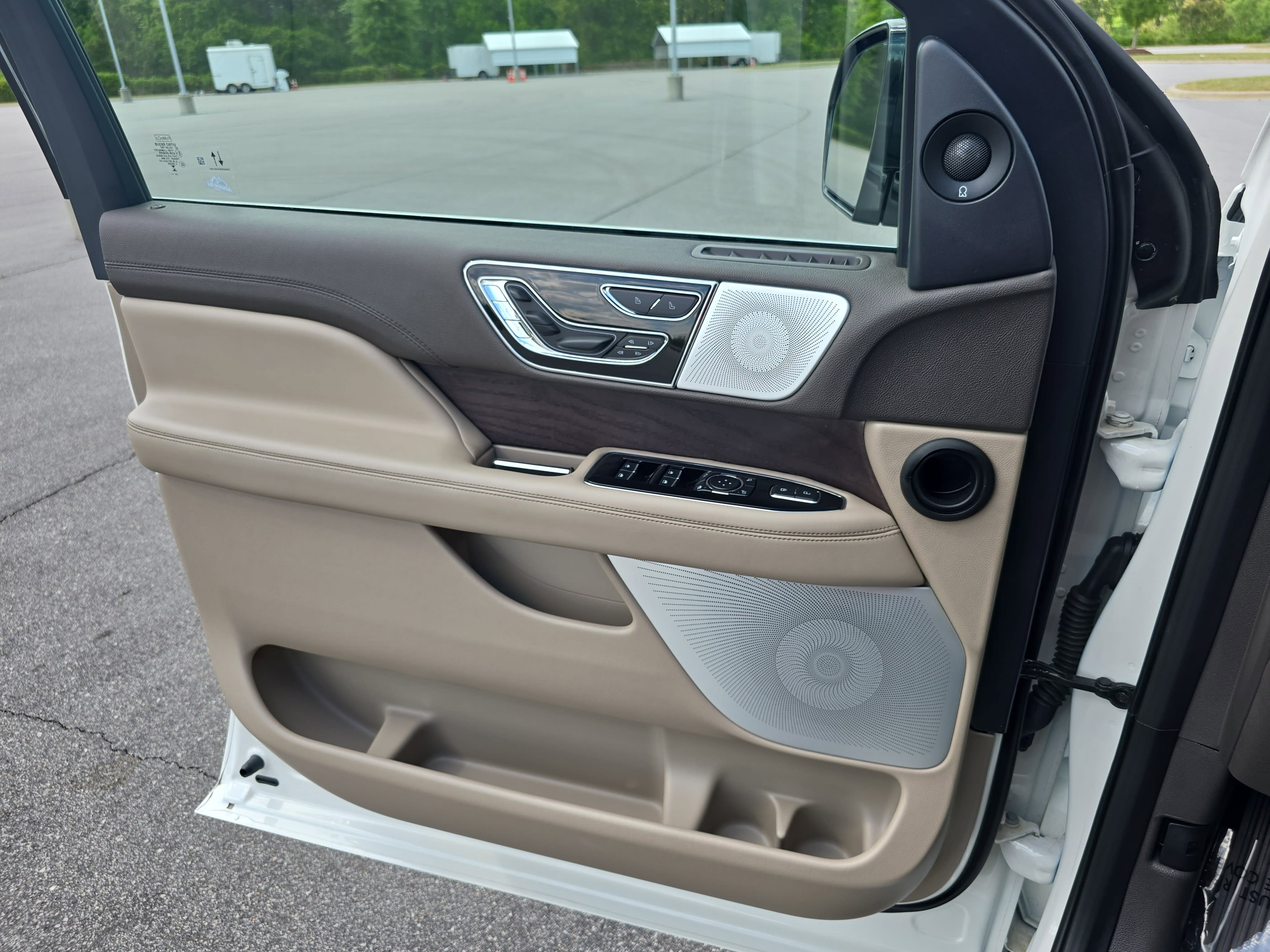 Certified 2024 Lincoln Navigator L Reserve AWD/4WD image 27