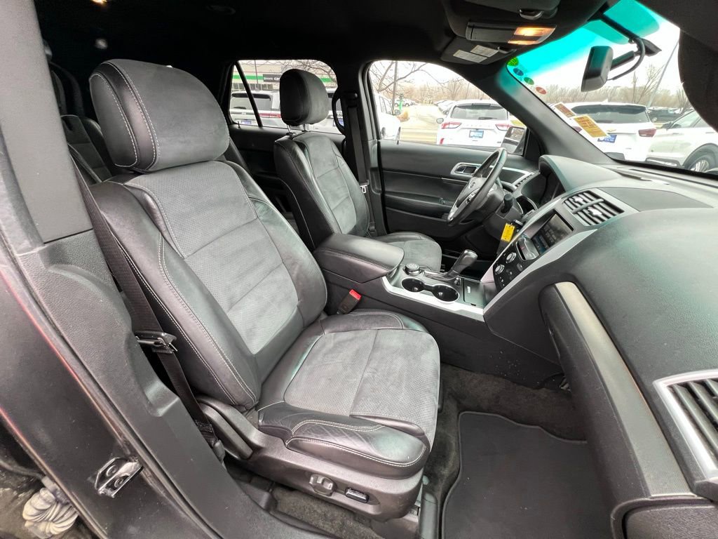 Used 2015 Ford Explorer XLT w/ Equipment Group 202A image 29