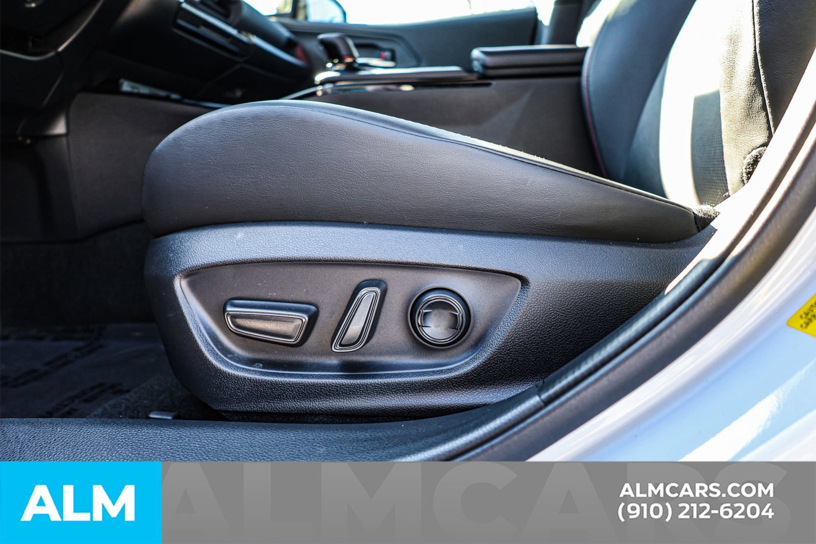 Used 2024 Toyota Prius Prime Premium w/ Advanced Technology Package FWD image 20