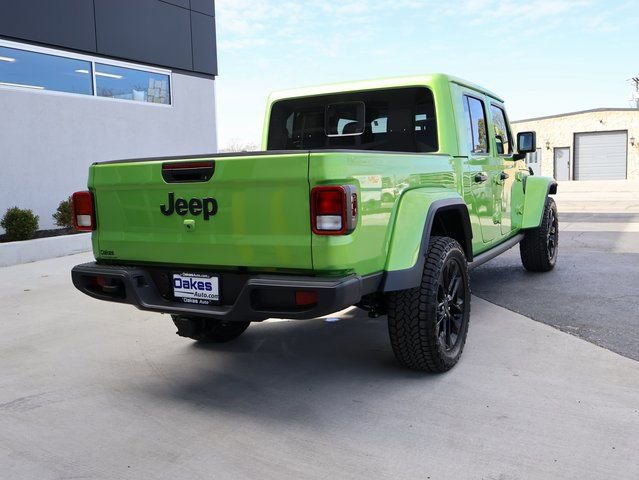 Used 2025 Jeep Gladiator Sport image 8