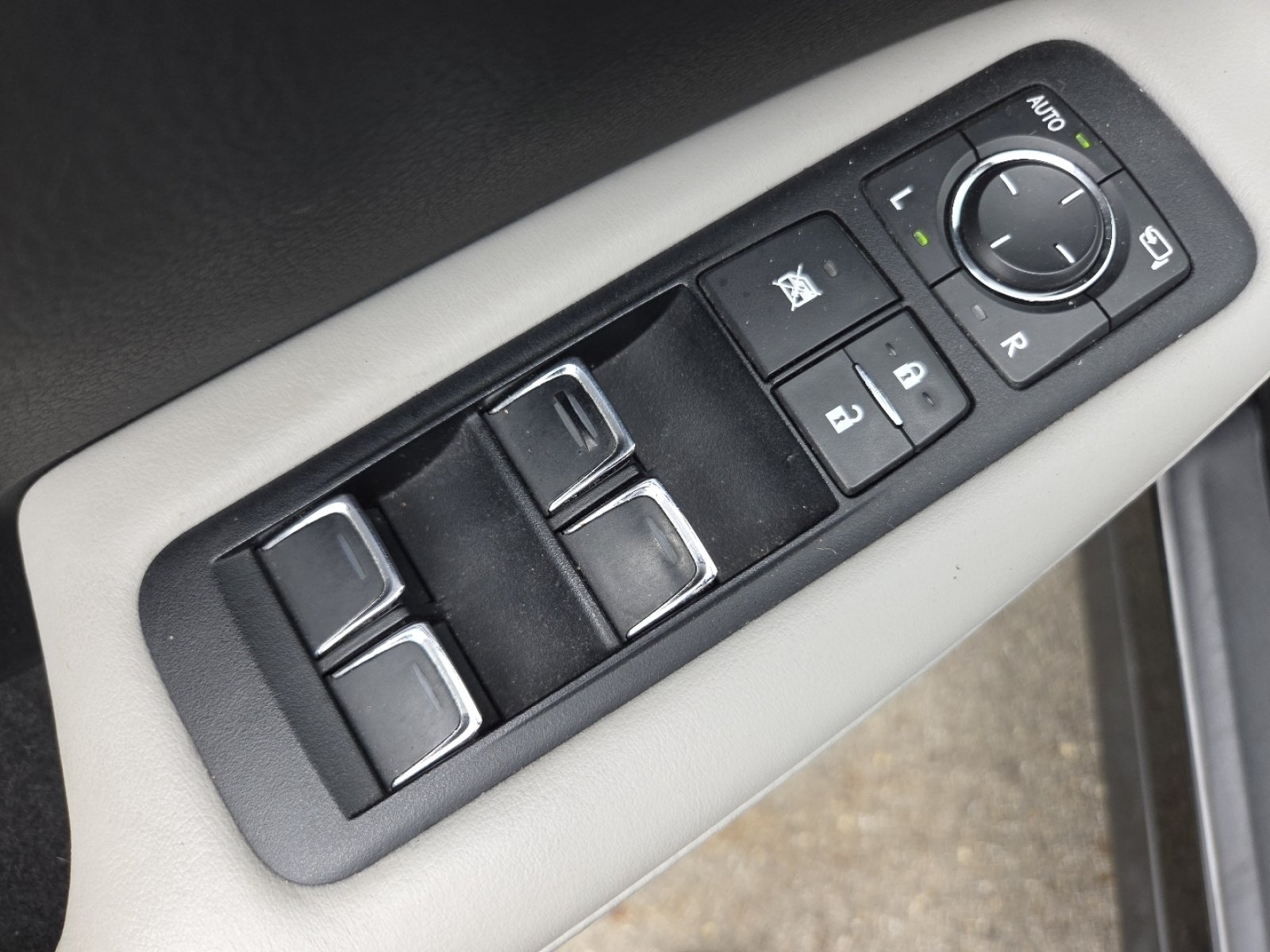 Used 2016 Lexus RX 450h AWD w/ Accessory Package image 28