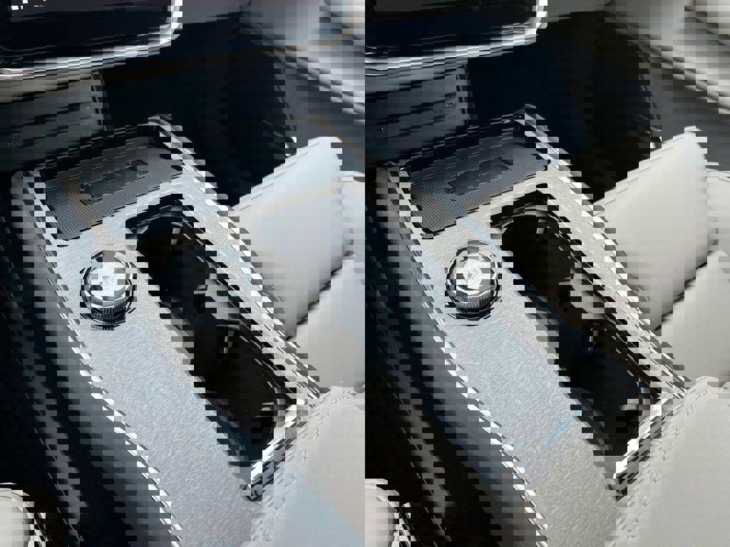 New 2025 Volvo EX90 Ultra image 17