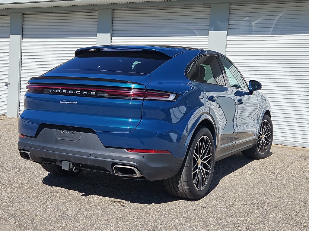 Used 2024 Porsche Cayenne Coupe AWD/4WD image 7
